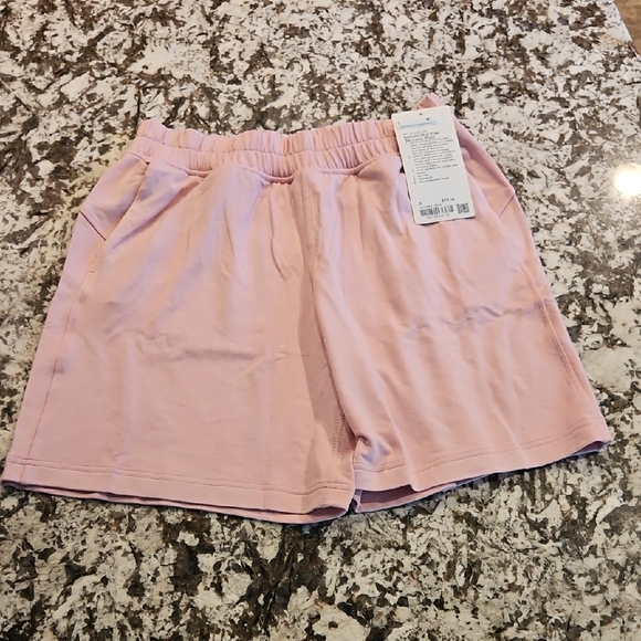 NWT Lululemon BeCalm Bermuda Short - Picture 1 of 2